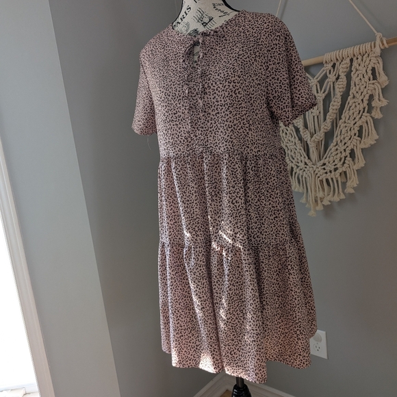 2/$20 Cute dress Pink Cheetah Tiered Shirt Sleeve Tie Front Medium - Picture 4 of 7